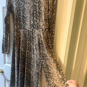 SOCIALITE Python Snake Print Side Slit Midi Medium